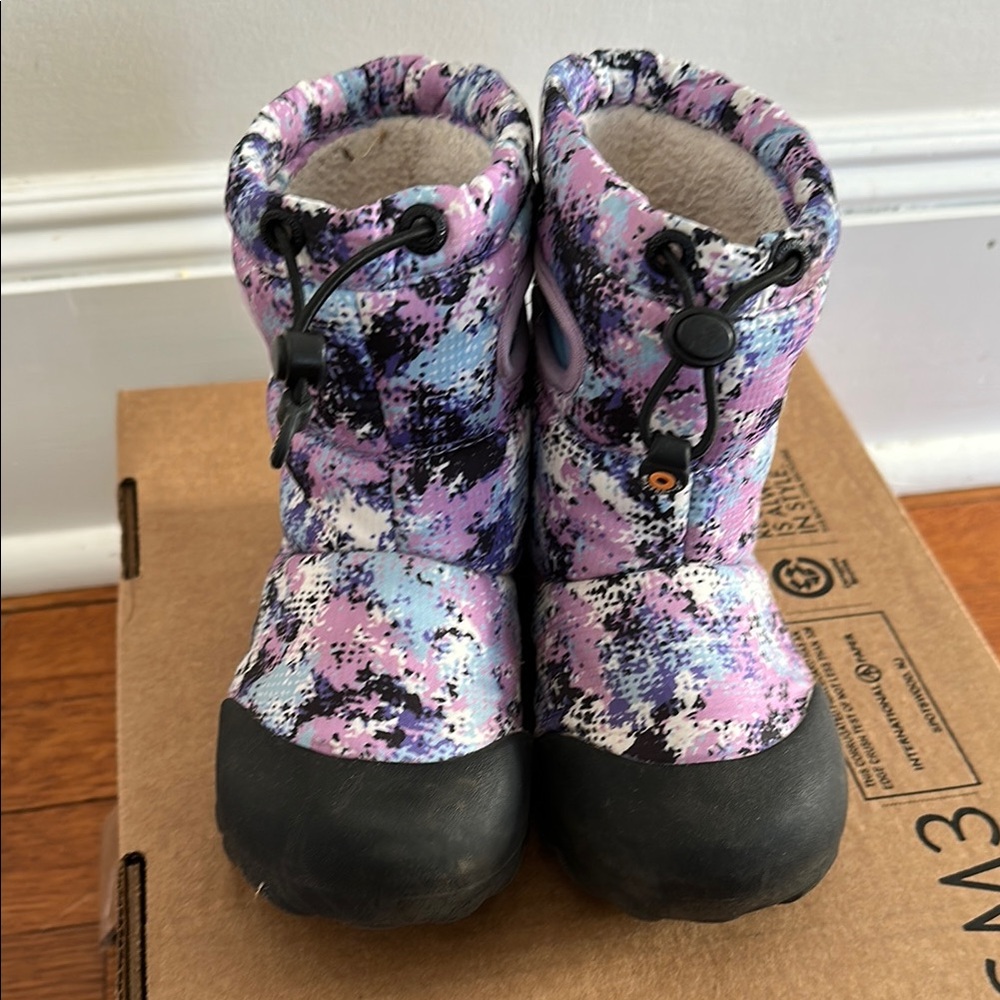 Bogs Purple and Black Rain & Snow Boots with Waterproof Fabric - Picture 4 of 9
